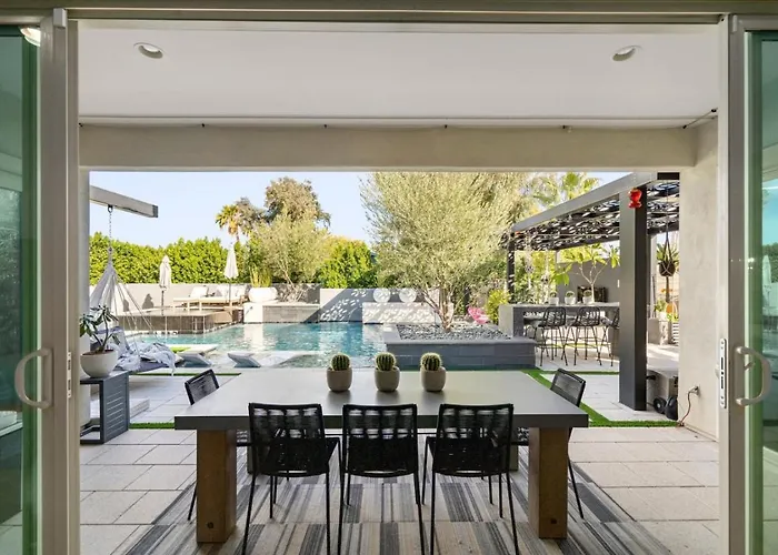 Elegant Getaway W Pool And Heating Holiday home Phoenix