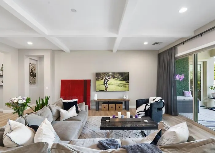 Holiday home Elegant Getaway W Pool And Heating Phoenix