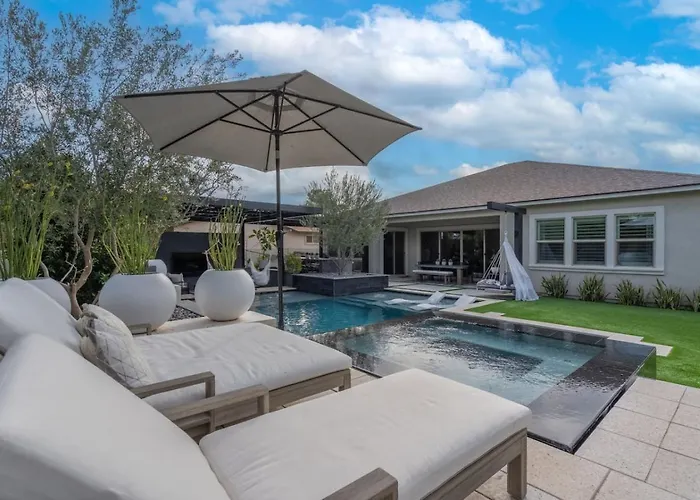 Holiday home Elegant Getaway W Pool And Heating