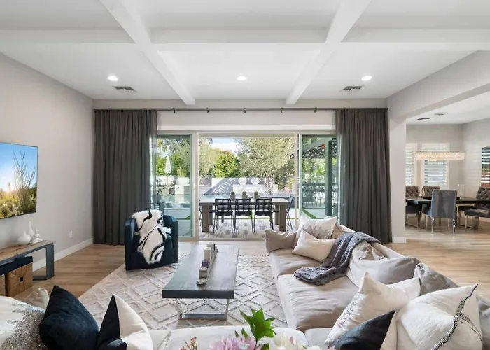 Elegant Getaway W Pool And Heating Phoenix