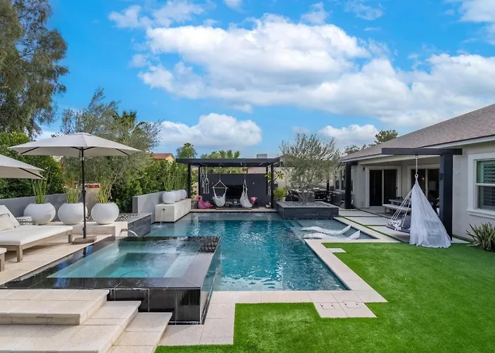 Elegant Getaway W Pool And Heating Holiday home Phoenix