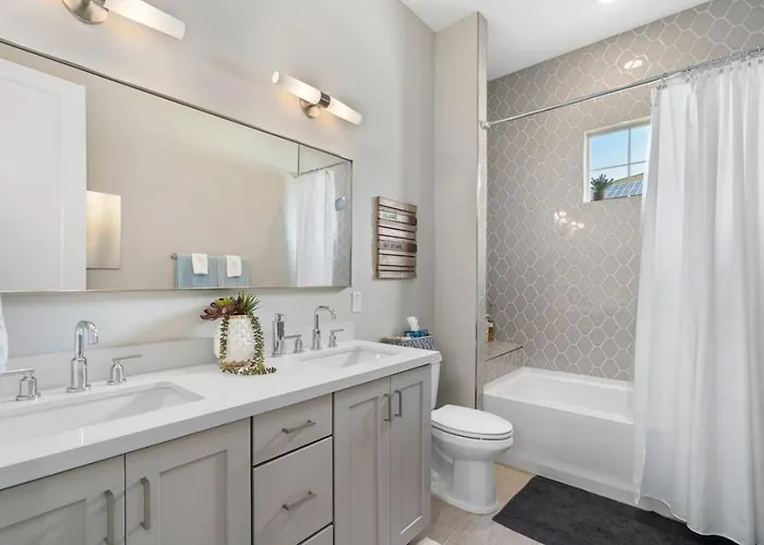 Holiday home Elegant Getaway W Pool And Heating Phoenix
